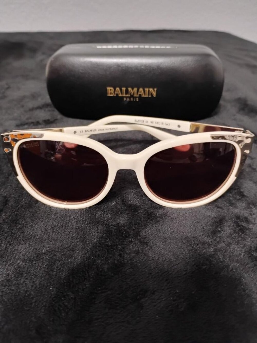 Balmain Paris Women's Cream Cat Eye Sunglasses with Case Like New